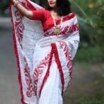 Exclusive Trending White Red Dhakai Jamdani Saree Without B.P.