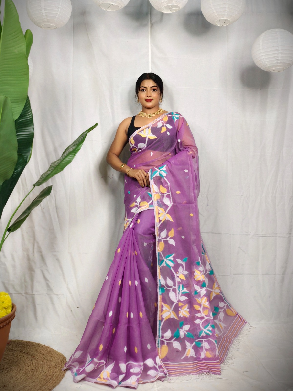I Floral Vine Weave Jamdani Saree in Soft Moslin With Running B.P. - Image 1